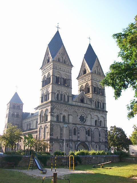 011.JPG